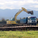 Els opositors de l’abocador de Vacamorta reclamen que el buidatge definitiu comenci abans de finalitzar el mandat Una excavadora i un camió treballant al paratge de Vacamorta Data de publicació: dilluns 19 de desembre del 2022, 13:50 Localització: Cruïlles, Monells i Sant Sadurní de l'Heura Autor: Xavier Pi