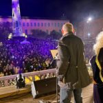 Milers de persones omplen la plaça de Can Mario de Palafrugell donant la benviguda als tres Reis d’Orient privat:-milers-de-persones-omplen-la-placa-de-can-mario-donant-la-benviguda-als-tres-reis-d’orient