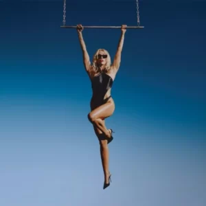 miley-cyrus-posa-data-de-sortida-al-seu-nou-disc-“endless-summer-vacation”