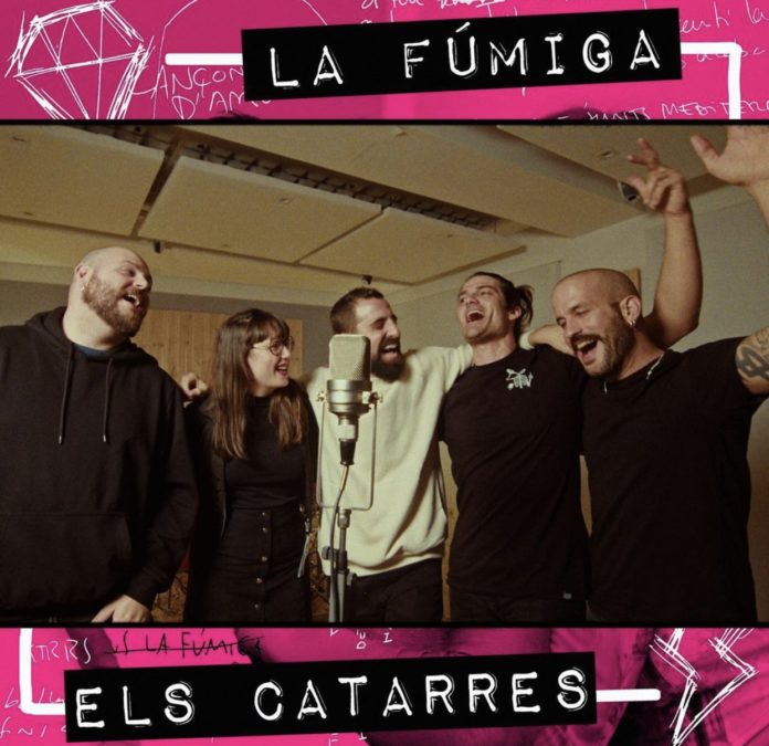 privat:-els-catarres-i-la-fumiga-units-amb-‘cancons-d’amor’