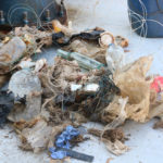 Els pescadors catalans omplen 11 camions cisterna amb 70.000 litres de deixalles marines del litoral durant el 2022 Alguns residus recollits per les embarcacions de Blanes - Gemma Tubert - ACN