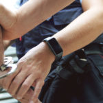 Roba un generador, fuig, embarranca el cotxe, s’escapa, cau de la bicicleta i el detenen per robatori mossos detenció detingut home