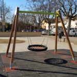 privat:-installacio-d’un-nou-gronxador-inclusiu-a-la-placa-sant-jordi-de-palafrugell