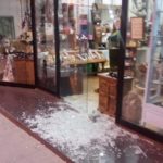 Entren a robar a la botiga La Mandràgora de Palafrugell La botiga Mandràgora de Palafrugell amb els vidres totalment trencats aquest 5 de febrer del 2023