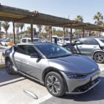 El preu de l’aparcament de Plaça Europa a Platja d’Aro incrementa en 21 cèntims/hora a l’estiu després de la reforma Un vehicle aparcat en el pàrquing de la Plaça d'Europa de Platja d'Aro