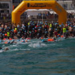 La 7a Oncoswim suma 74.000 euros en donatius per ajudar en la recerca del càncer de mama triple negatiu Els participants de l'Oncoswim durant la jornada | ADRIÀ COLOMER