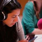 Kimberly Sanabria a l’estudi de Ràdio Capital