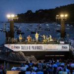 Delafé y las Flores Azules tanquen l’Ítaca 2023 a l’escenari de la Cantada d’Havaneres de Calella amb el grup Port Bo Calella de Palafrugell - Festival Ítaca