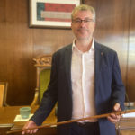 Òscar Aparicio (PSC), nou alcalde de la Bisbal d’Empordà El nou alcalde de la Bisbal, Òscar Aparicio, amb la vara d'alcalde Data de publicació: dissabte 17 de juny del 2023, 13:55 Localització: La Bisbal d'Empordà Autor: Cedida a l'ACN