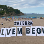 SOS Costa Brava celebra el cinquè aniversari de la federació havent frenat la construcció de 15.000 habitatges Acció de SOS Costa Brava a la la platja sa Riera de Begur Data de publicació: dissabte 30 de juliol del 2022, 18:06 Localització: Begur Autor: Marina López