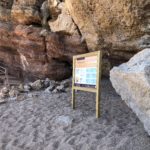 Begur reforça la campanya de civisme a la platja d’Illa Roja amb la instal·lació d’un nou plafó informatiu Nou cartell Illa Roja - Begur