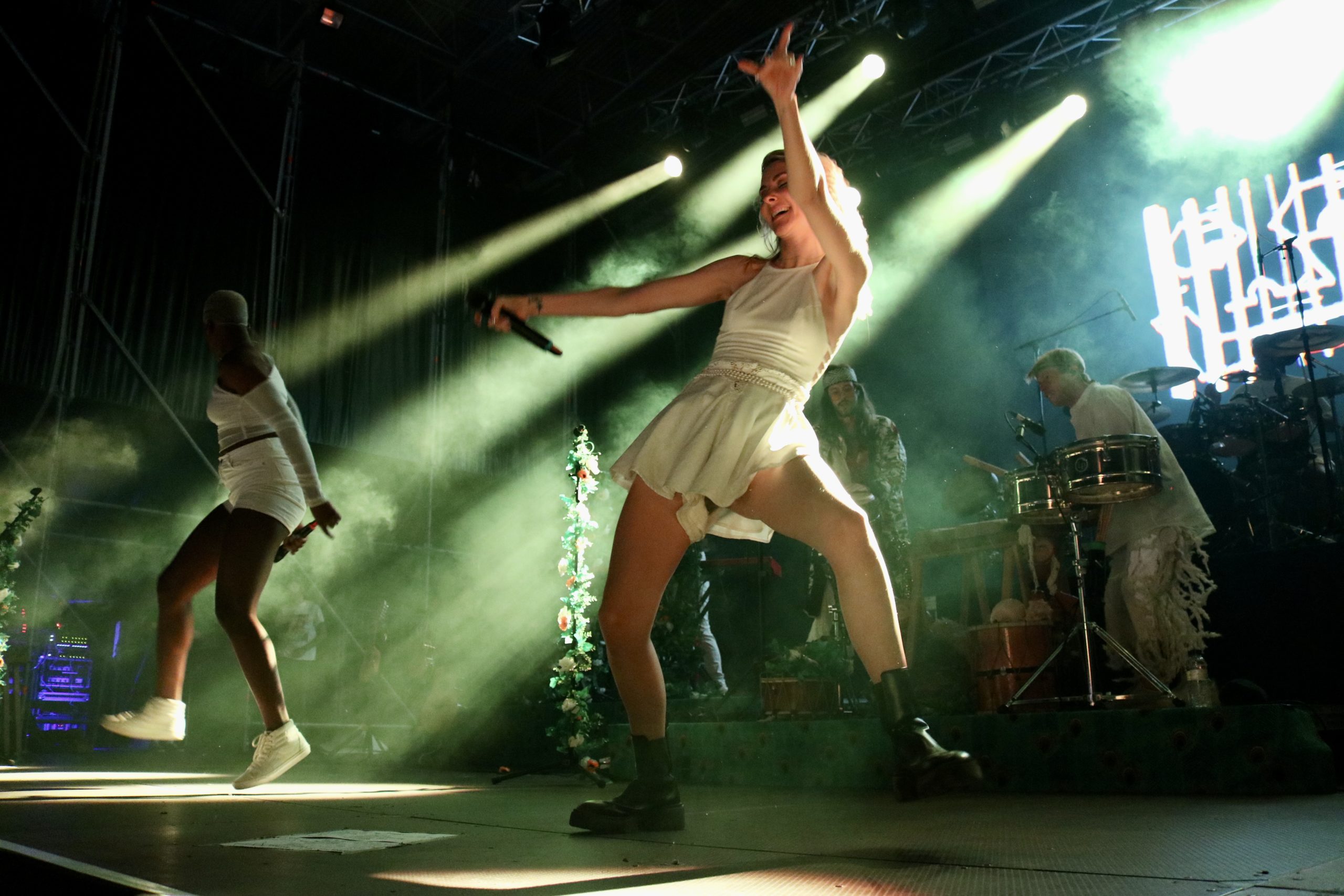 Crystal Fighters actuen al festival Porta Ferrada de Sant Feliu de Guíxols el 7 d'agost del 2023 - Imatge de Gerard Escaich Folch