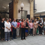 Minut de silenci a Palamós per rebutjar la mort d’una veïna del municipi a mans de la seva parella Minut de silencia víctima violència masclista palamós