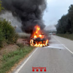 Crema un cotxe a la carretera de Rupià Rupià cotxe crema