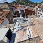 Preocupació a l’Estartit per la possible instal·lació d’una antena 5G al centre històric