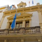 Detingut per intentar sostraure una bandera i causar danys a l’Ajuntament de Palamós Detingut pel robatori d’una bandera a l’Ajuntament de Palamós