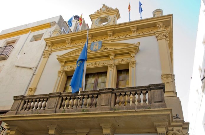 Detingut pel robatori d’una bandera a l’Ajuntament de Palamós