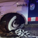Detingut un conductor drogat per saltar-se un control, xocar contra el cotxe patrulla i ferir un mosso a Torrent cotxe Mossos afectat per saltar-se control