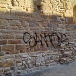 La Policia Local de la Bisbal obrirà diligències per la pintada a la façana del Castell