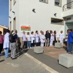 Unes 50 persones es concentren a l’hospital de Palamós per donar suport al doctor El Hayek Concentració Hospital de Palamós Bashir
