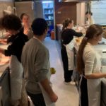 El jovent de Palamós demostra les seves habilitats culinàries amb el concurs “Focs creuats!” Palamós jovent focs