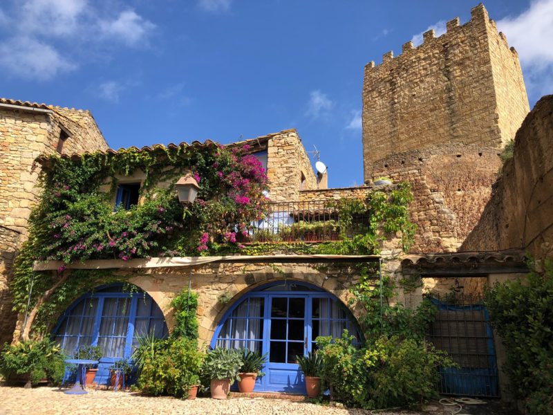 Edifici - casa blava Peratallada