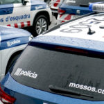 Un home armat obre foc contra els Mossos a la Bisbal d’Empordà i acaba ferit pels trets de la policia cotxes mossos d'esquadra - policia robar
