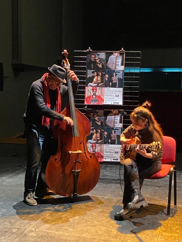 Horacio Fumero i Carla Motis en la presentació del Vipsbalsound en família 2024