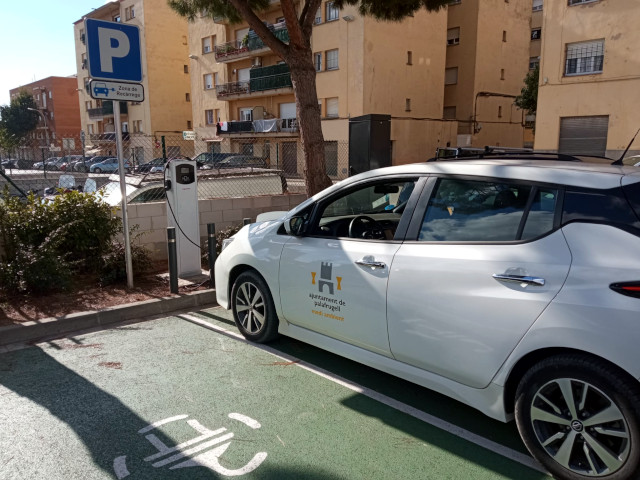 privat:-nou-punt-de-recarrega-per-a-vehicles-electrics