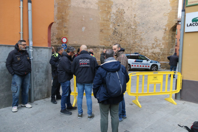 Els Mossos i altres autoritats al lloc dels fets Data de publicació: dimarts 02 de gener del 2024, 09:43 Localització: La Bisbal d'Empordà Autor: Gerard Vilà