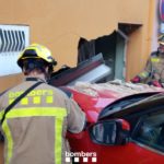Ferit el conductor que va encastar el cotxe contra una casa