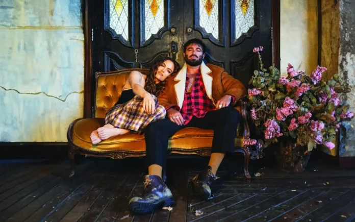 angus-&-julia-stone-s’incorporen-al-guitar-bcn-24