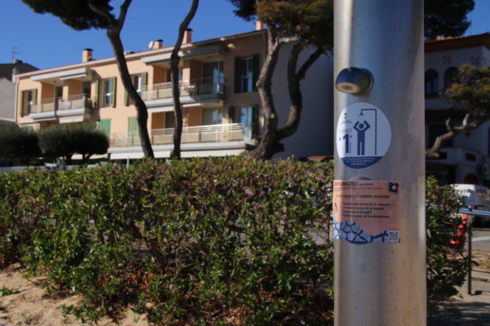 Una dutxa a la platja de Sant Pol fora de servei per la sequera
