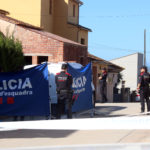 Presó provisional sense fiança per a l’acusat de matar el seu fill i apunyalar la dona