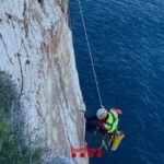 Els Bombers rescaten un escalador al Cap de la Barra a Torroella de Montgrí Bombers