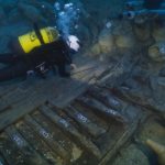 Localitzen marques d’ús a les fustes de la sentina del derelicte de les Illes Formigues II Illes Formigues excavacions