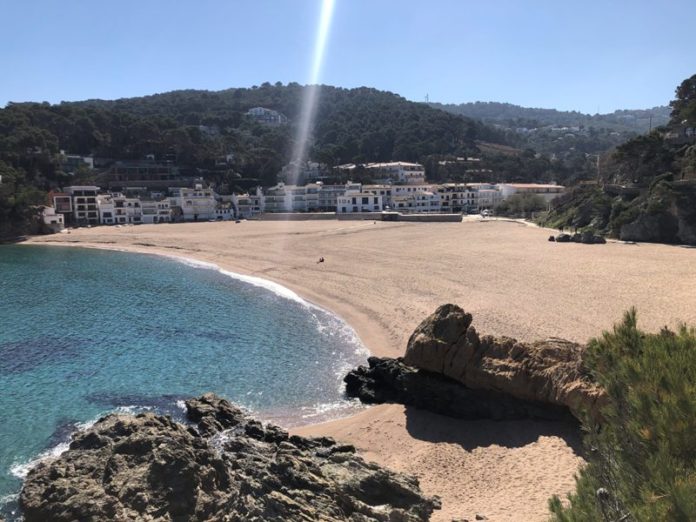 privat:-mor-ofegat-un-home-de-23-anys-mentre-collocava-boies-a-la-platja-sa-riera-de-begur privat:-mor-ofegat-un-home-de-23-anys-mentre-collocava-boies-a-la-platja-sa-riera-de-begur