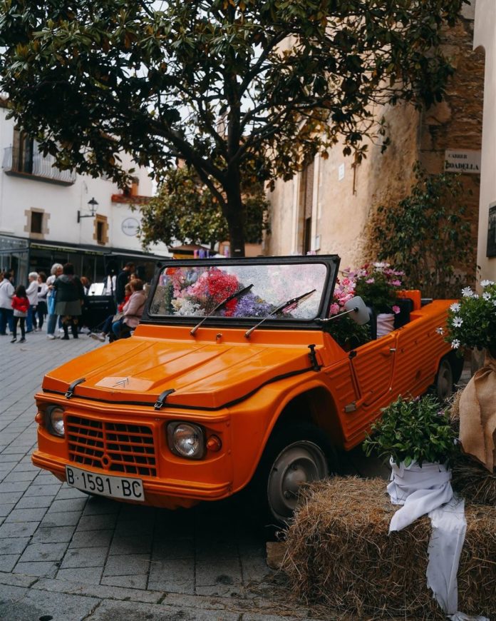 privat:-l’acit-tanca-amb-exit-la-desena-edicio-de-begur-en-flor