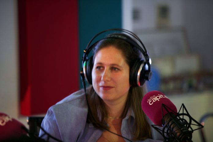 Maria Alsina a l'Estudi de Ràdio Capital
