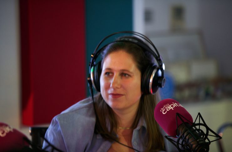 Ràdio Capital emet aquest dissabte un programa especial pel quart aniversari de Calonge, Poble de Llibres Maria Alsina a l'Estudi de Ràdio Capital