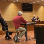 Condemnat a 15 anys de presó per intent d’assassinat amb ganivetades a Sant Feliu de Guíxols L’acusat del doble intent d’assassinat de Sant Feliu de Guíxols durant la vista per a la pròrroga de presó a l’Audiència de Girona Data de publicació: dijous 01 de febrer del 2024, 09:00 Localització: Girona Autor: Marina López