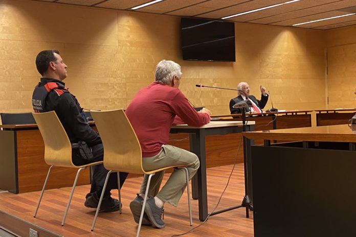 L’acusat del doble intent d’assassinat de Sant Feliu de Guíxols durant la vista per a la pròrroga de presó a l’Audiència de Girona Data de publicació: dijous 01 de febrer del 2024, 09:00 Localització: Girona Autor: Marina López L’acusat del doble intent d’assassinat de Sant Feliu de Guíxols durant la vista per a la pròrroga de presó a l’Audiència de Girona Data de publicació: dijous 01 de febrer del 2024, 09:00 Localització: Girona Autor: Marina López