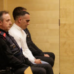 Comença el judici a l’acusat de matar un home d’un tret a Calonge per segrestar una dona i violar-la L'acusat d'assassinar un home a Calonge per segrestar una dona i violar-la. Foto del judici a l'Audiència de Girona Data de publicació: divendres 03 de maig del 2024, 13:14 Localització: Girona Autor: Marina López