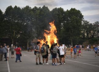 La Flama del Canigó arribarà a quinze municipis del Baix Empordà per celebrar la revetlla de Sant Joan privat:-la-flama-del-canigo-encendra-diumenge-la-foguera-de-la-revetlla-de-sant-joan-de-la-bisbal