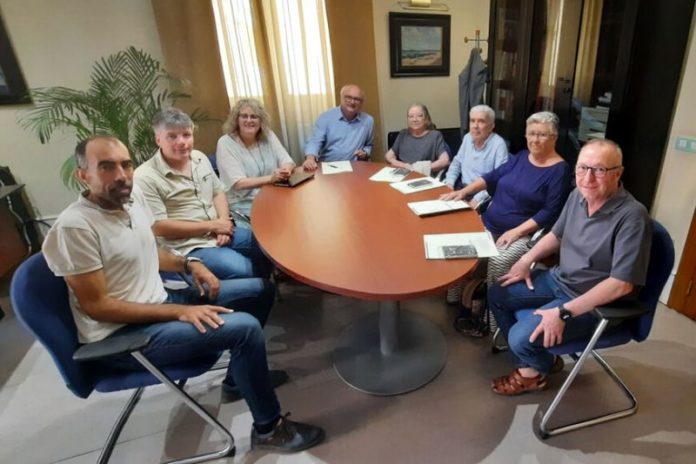 privat:-l’ajuntament-de-torroella-rep-en-donacio-el-fons-documental-de-la-familia-quintana privat:-l’ajuntament-de-torroella-rep-en-donacio-el-fons-documental-de-la-familia-quintana