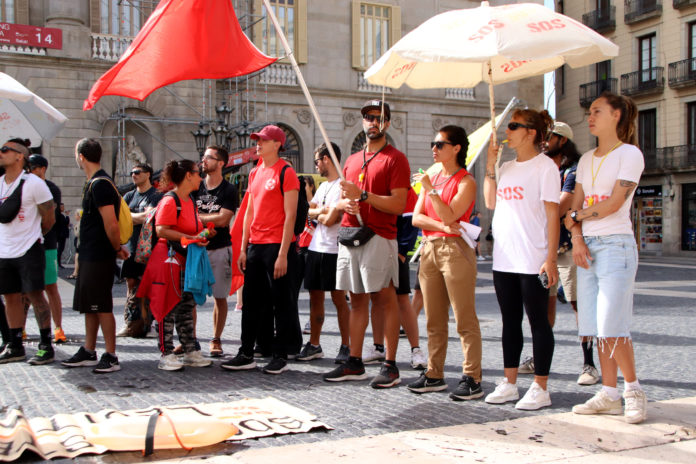 Socorristes a la plaça Sant Jaume Data de publicació: dimecres 12 de juny del 2024, 12:24 Localització: Barcelona Autor: Blanca Blay Socorristes a la plaça Sant Jaume Data de publicació: dimecres 12 de juny del 2024, 12:24 Localització: Barcelona Autor: Blanca Blay