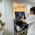 Els gegants de Torroella de Montgrí podrien perdre el títol de ser els més antics de Catalunya Tècniques de radiologia del CMQ de Reus durant les proves de raig X als gegants vells de l'Arboç el dimecres 26 de juny del 2024 - Cedida a l'ACN pel Taller Avall de Reus