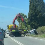 Un accident amb un cotxe bolcat provoca retencions a la carretera de Regencós cotxe bolca regencos