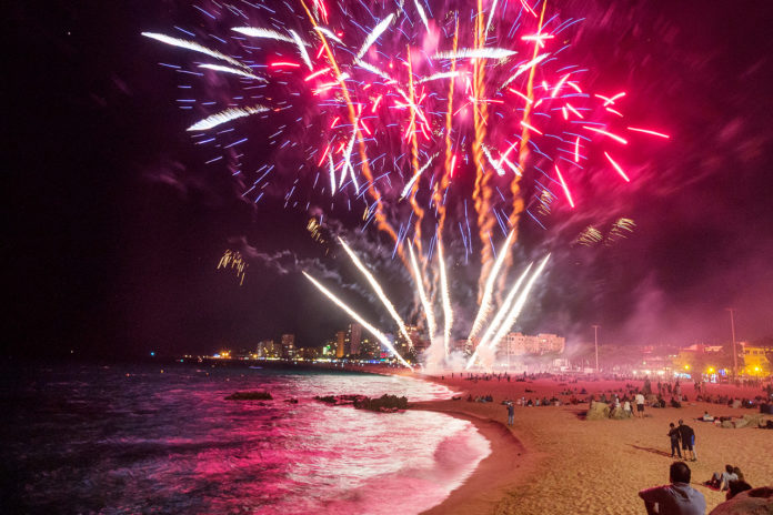 castell de focs sant joan platja d'aro