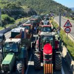 varwwwvhostsradiocapital.cathttpdocswp-contentuploads202406localimagesMes-dun-centenar-de-tractors-bloquegen-lAP-7-a-la-Jonquera-Ens-hem-de-salvar-i-que-ens-escoltin-des-dEuropa.jpg
